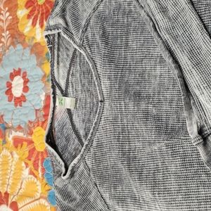 womens log sleeve top.Green Tea